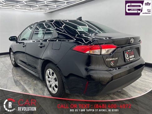 Used 2024 Toyota Corolla LE FWD image 5