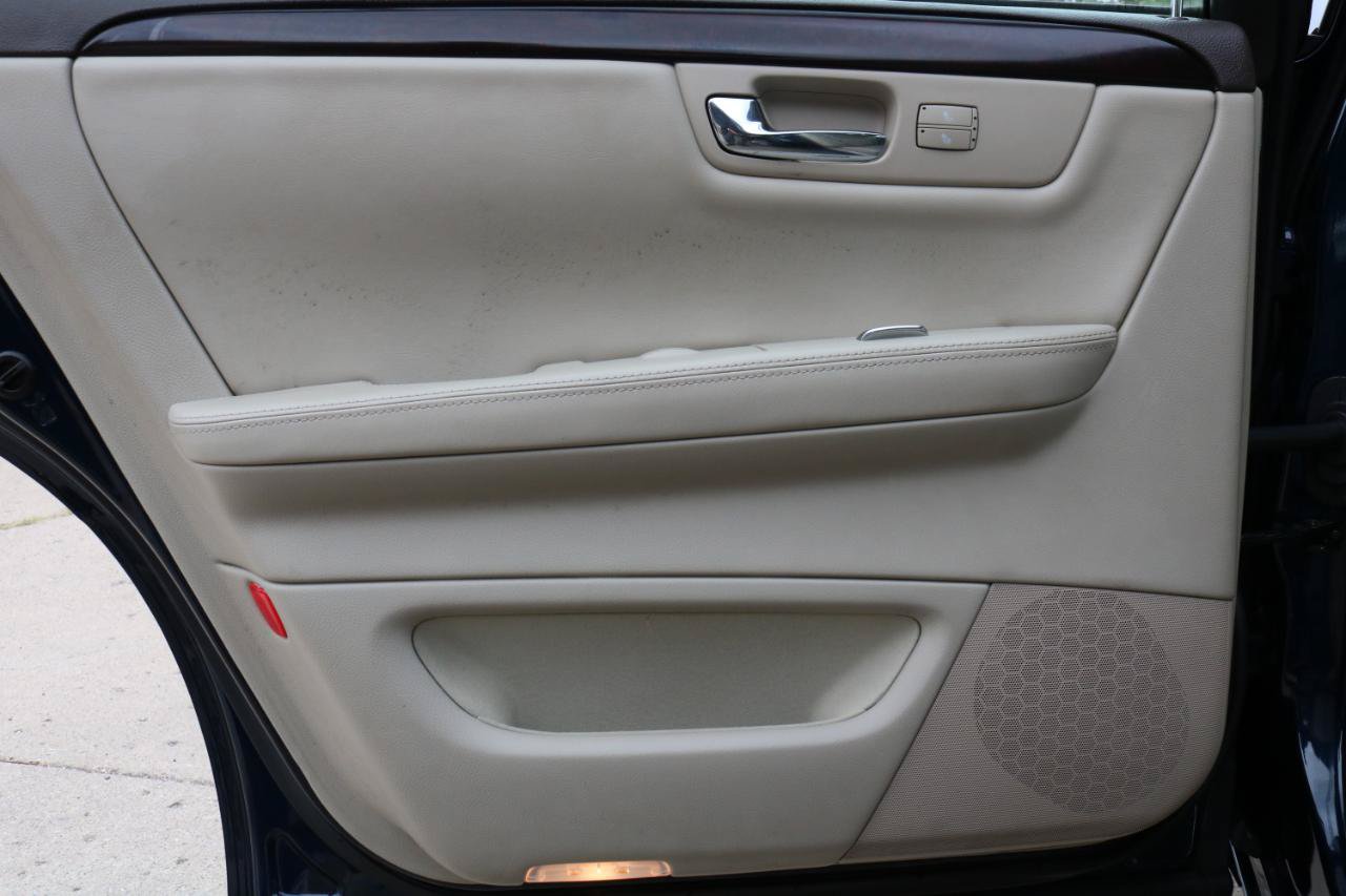 Used 2009 Cadillac DTS w/ Sun And Sound Package FWD image 31