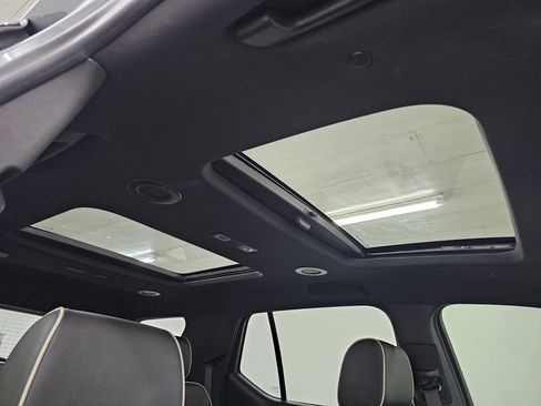 Used 2023 Chevrolet Traverse Premier AWD/4WD image 32