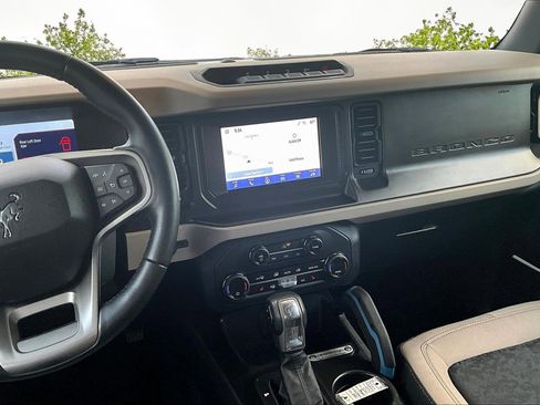 Used 2023 Ford Bronco Wildtrak image 4