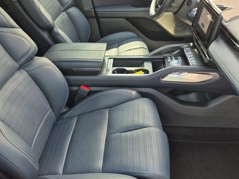 Certified 2025 Lincoln Nautilus Reserve AWD/4WD image 19