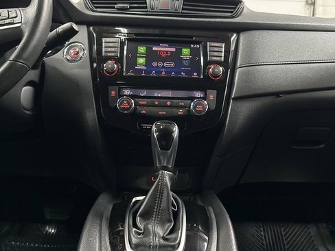 Used 2018 Nissan Rogue SV w/ Premium Package image 24