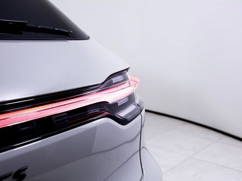 Certified 2025 Porsche Macan GTS image 10