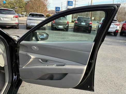 Used 2023 Hyundai Elantra SEL image 41
