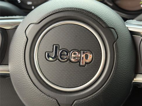 Used 2025 Jeep Wrangler Sahara image 25