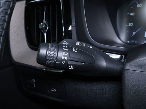 Used 2018 Volvo XC60 T6 Inscription w/ Convenience Package image 26