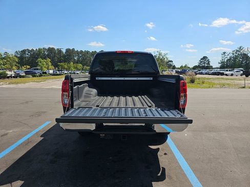 Used 2010 Nissan Frontier SE RWD image 17