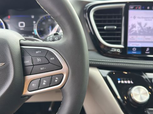 Used 2024 Chrysler Pacifica Touring-L w/ Road Tripper Package FWD image 30