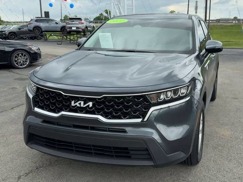 Used 2022 Kia Sorento LX FWD image 2