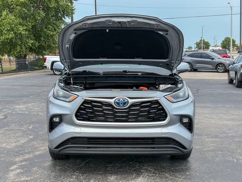 Used 2024 Toyota Highlander XLE AWD/4WD image 37