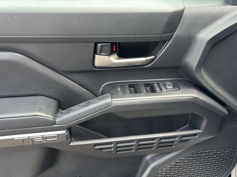 Used 2025 Toyota Tacoma TRD Off-Road w/ TRD Off Road Premium Package AWD/4WD image 32