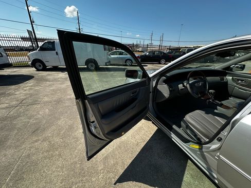 Used 2003 Toyota Avalon XLS image 16