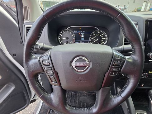 Used 2022 Nissan Frontier SV w/ Technology Package image 11