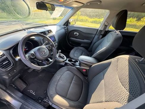 Used 2016 Kia Soul + FWD image 15