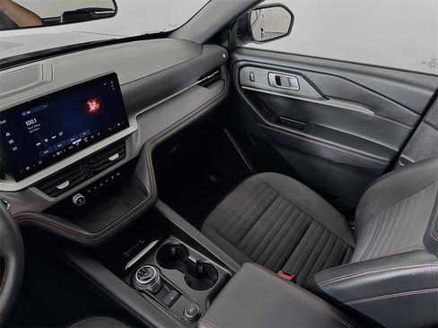 Used 2025 Ford Explorer ST-Line w/ ST-Line Street Pack image 25