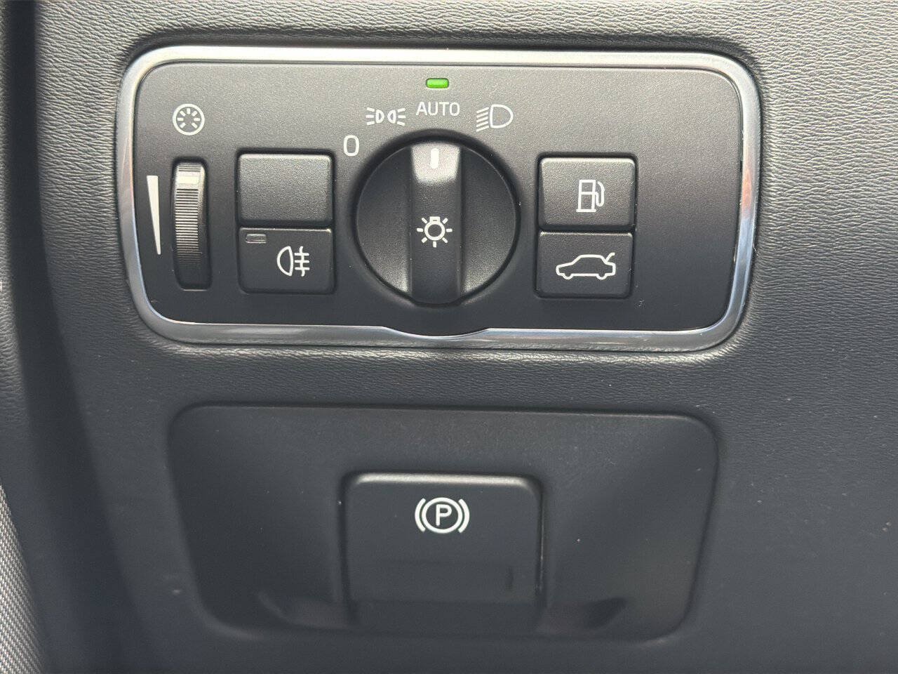 Used 2016 Volvo XC70 T5 Premier w/ Proximity Package AWD/4WD image 42