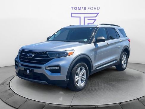 Certified 2022 Ford Explorer XLT w/ Equipment Group 202A AWD/4WD image 1