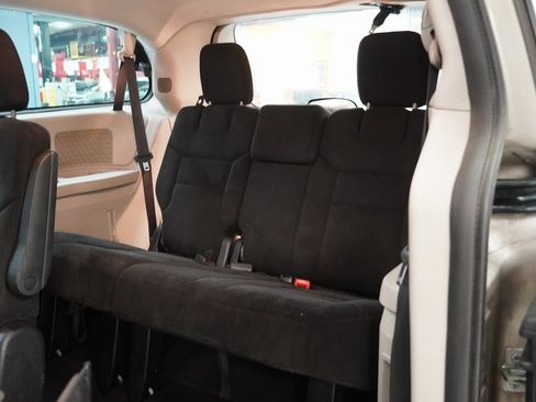 Used 2014 Dodge Grand Caravan American Value Package image 25