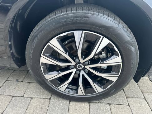Used 2024 Volvo XC60 B5 Plus w/ Protection Package Premier AWD/4WD image 46