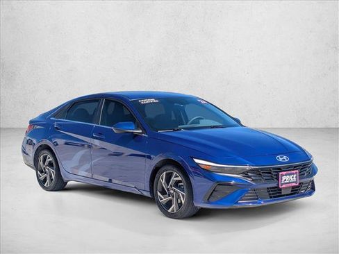 Used 2024 Hyundai Elantra SEL w/ Convenience Package FWD image 3