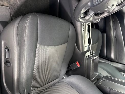 Used 2019 Nissan Pathfinder SV FWD image 12