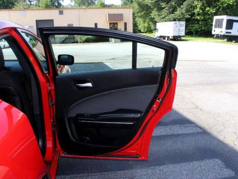 Used 2018 Dodge Charger SXT image 21
