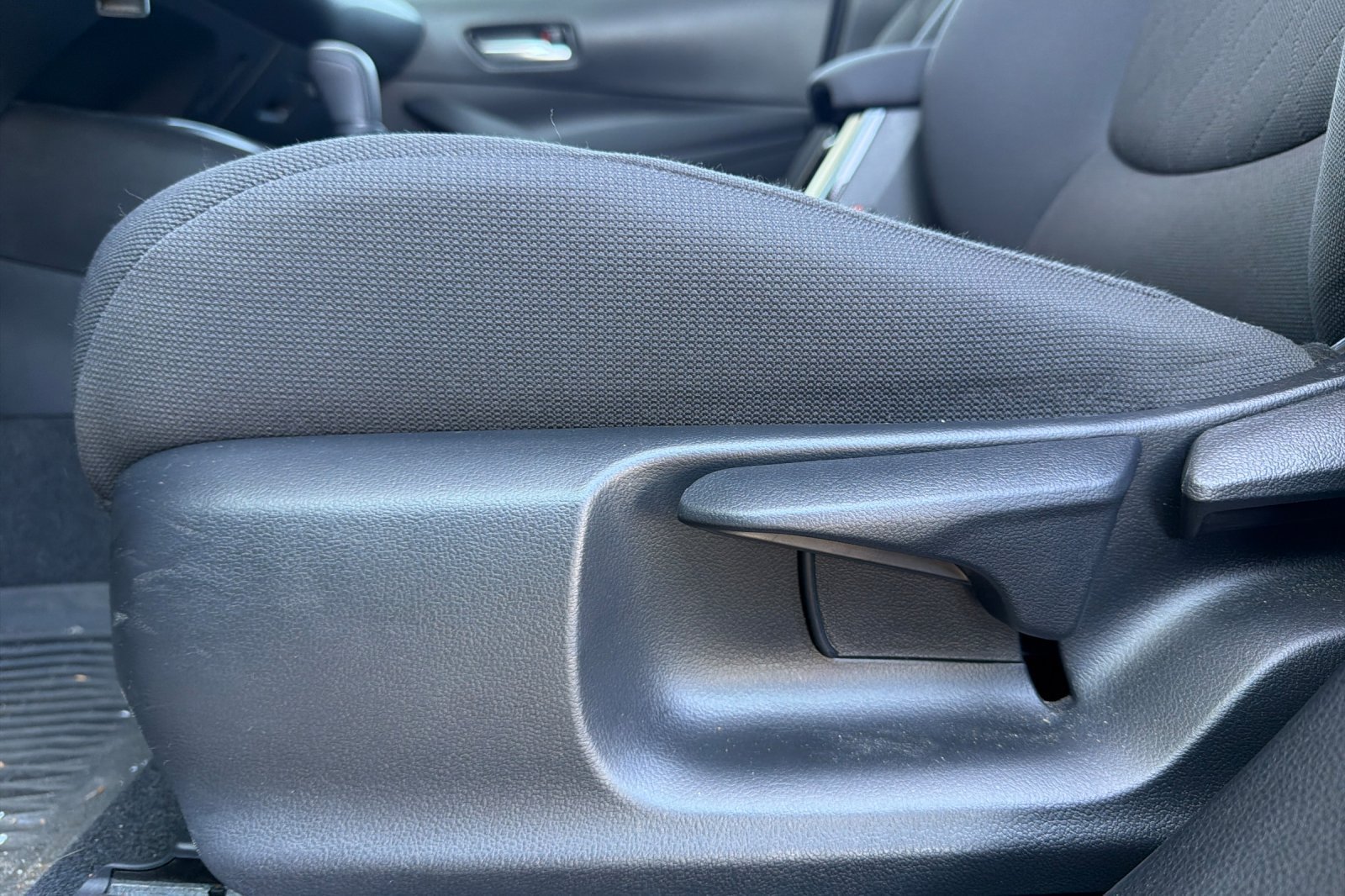 Used 2020 Toyota Corolla LE FWD image 15