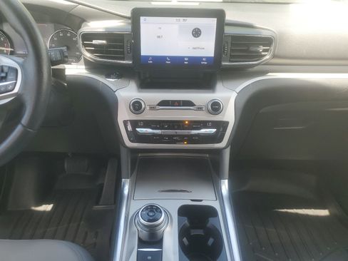 Used 2021 Ford Explorer XLT w/ Equipment Group 202A RWD image 10