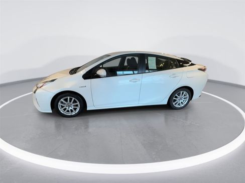 Used 2017 Toyota Prius Four Touring image 4