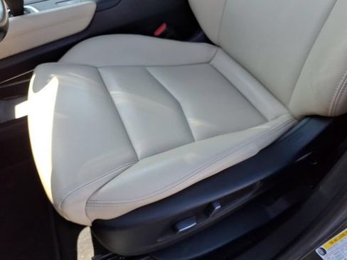 Used 2019 Cadillac XT5 FWD image 17