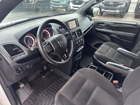 Used 2017 Dodge Grand Caravan SE image 12