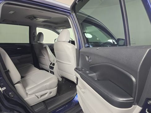 Used 2018 Honda Pilot Touring image 13