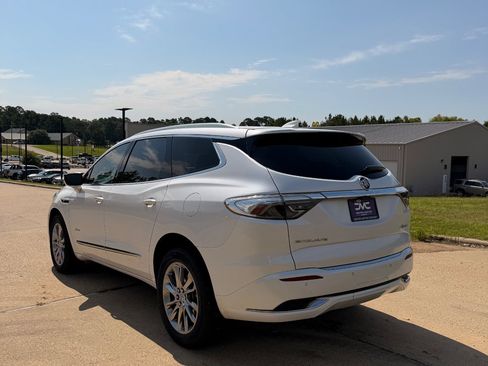 Used 2023 Buick Enclave Avenir w/ Avenir Technology Package FWD image 7