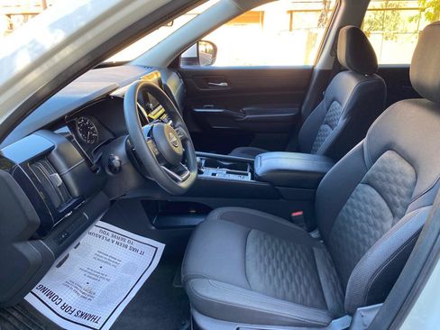Used 2022 Nissan Pathfinder S FWD image 27