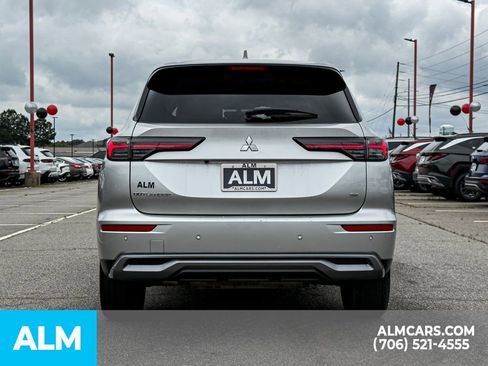 Used 2025 Mitsubishi Outlander SE FWD image 5