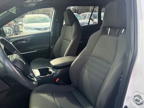 Used 2024 Toyota RAV4 SE w/ Convenience Package image 16