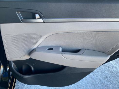 Used 2017 Hyundai Elantra SE image 33