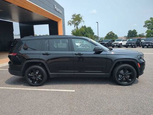 Used 2023 Jeep Grand Cherokee L Laredo AWD/4WD image 3