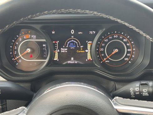 Used 2025 Jeep Wrangler Unlimited Sahara AWD/4WD image 29