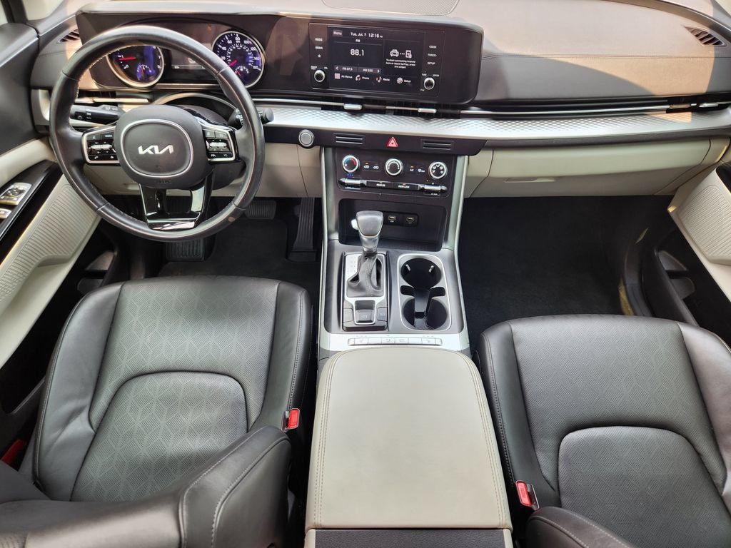 Used 2024 Kia Carnival LX FWD image 23