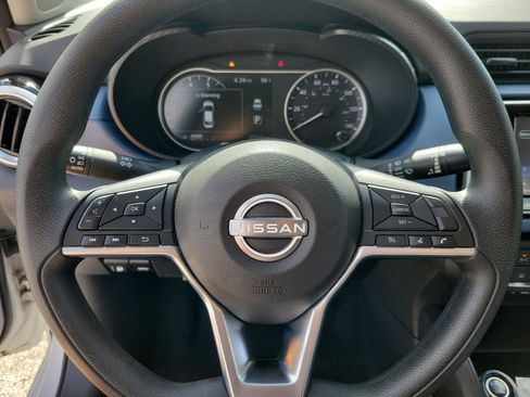 Used 2025 Nissan Versa SV FWD image 17