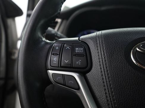 Used 2019 Toyota Highlander XLE AWD/4WD image 27