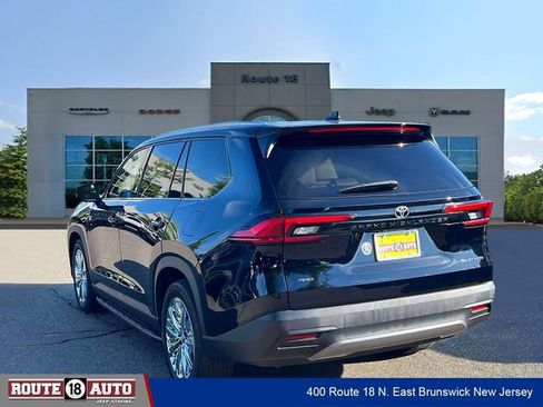 Used 2024 Toyota Grand Highlander AWD image 3