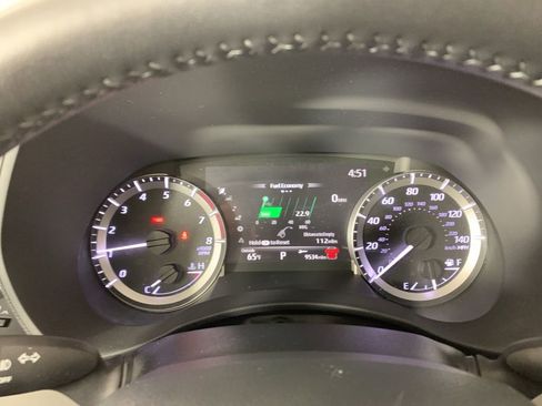 Used 2024 Toyota Highlander LE AWD/4WD image 19