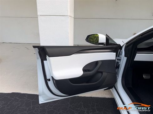 Used 2022 Tesla Model S Plaid AWD/4WD image 22