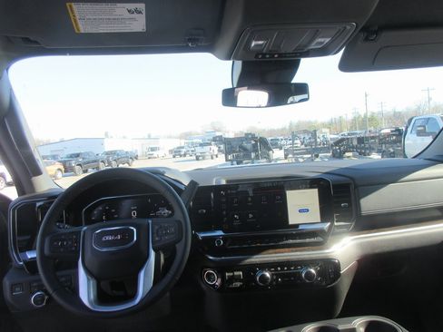 New 2026 GMC Sierra 1500 SLE image 16