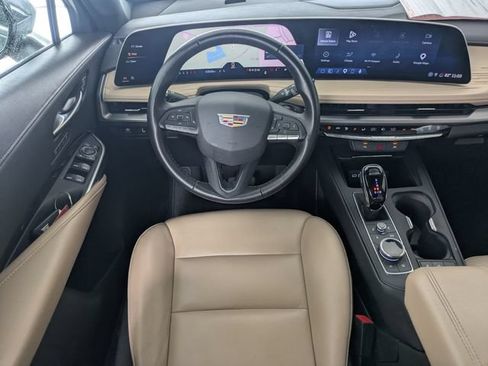 Used 2025 Cadillac XT4 Premium Luxury FWD image 15