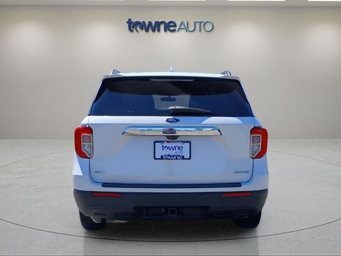 Used 2021 Ford Explorer XLT w/ Class III Trailer Tow Package AWD/4WD image 4