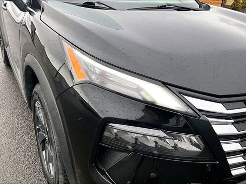 Used 2025 Nissan Rogue SV image 29