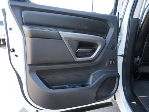 Used 2015 Nissan Titan SL w/ SL Moonroof Package image 21